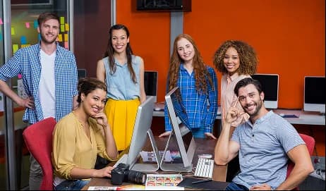 Creatief team in grafische studio - Gepersonaliseerd ontwerp en artistieke richting